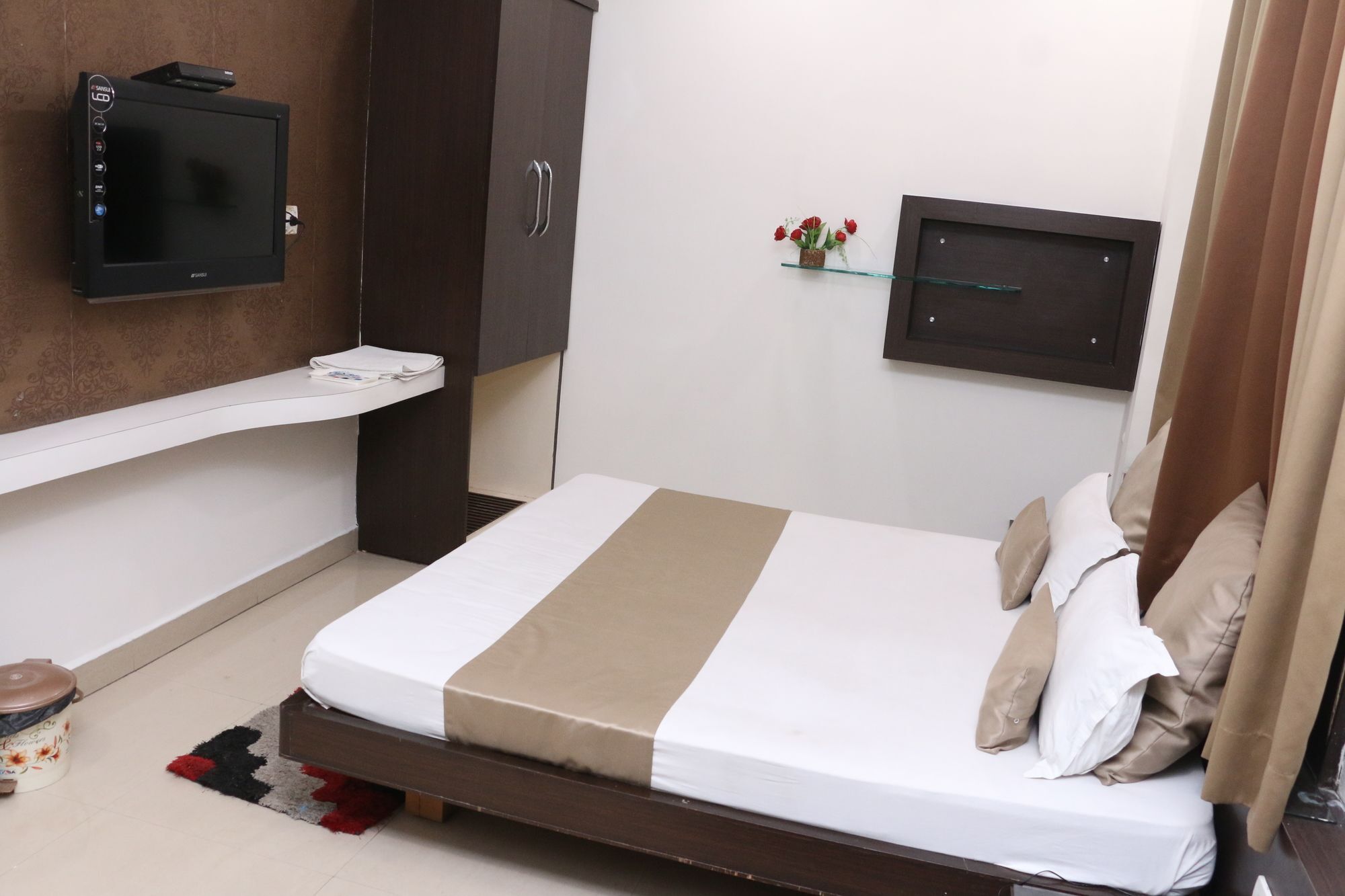 Hotel Shalimar Deluxe Bhopal Eksteriør bilde