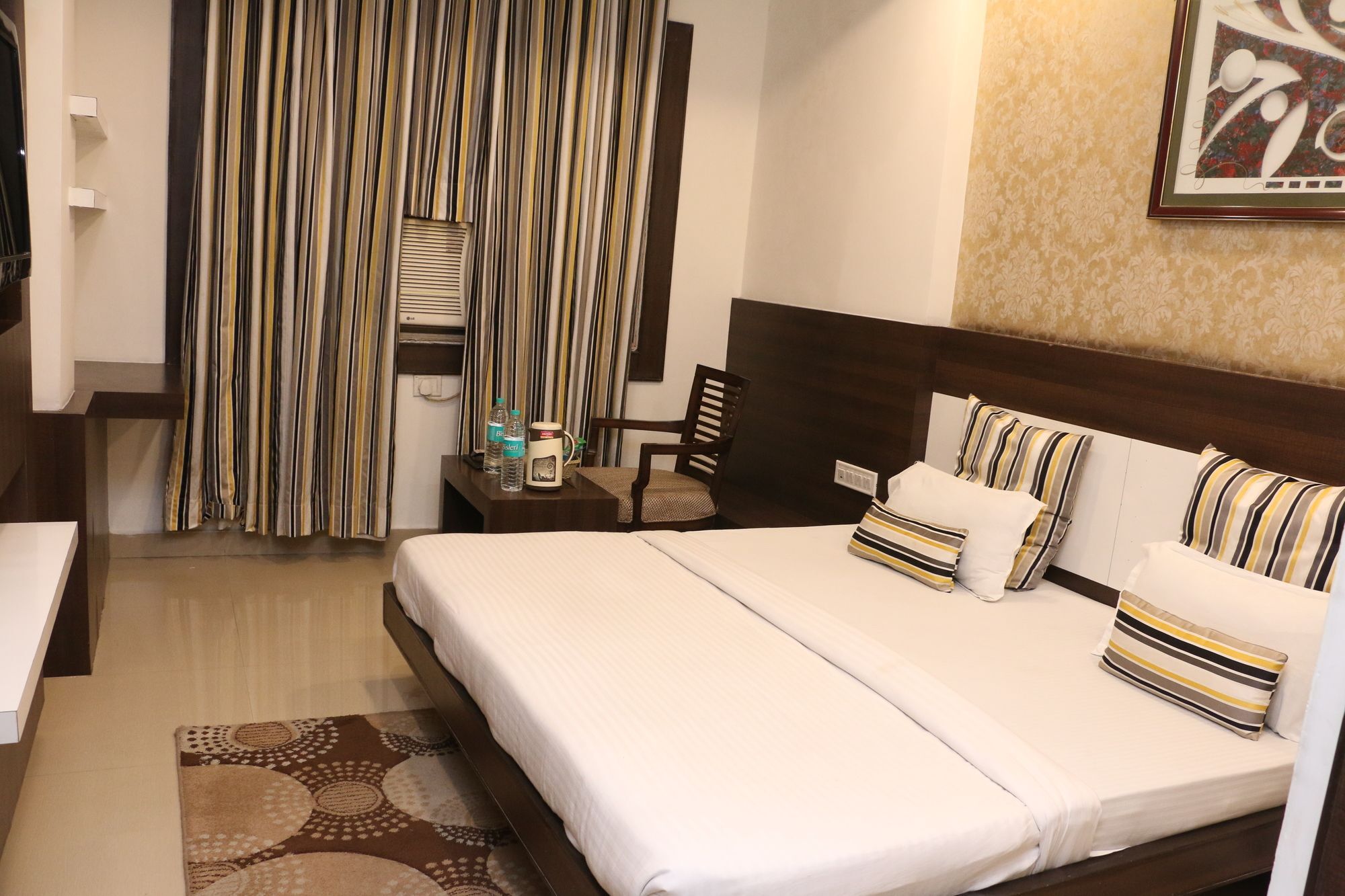 Hotel Shalimar Deluxe Bhopal Eksteriør bilde