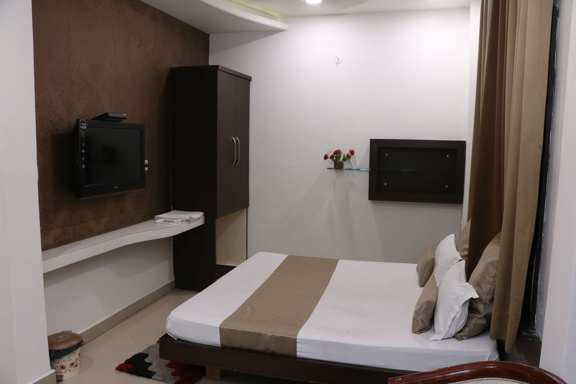 Hotel Shalimar Deluxe Bhopal Eksteriør bilde